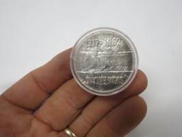 100 mk Suomi Finland 1917-1992 -hopeakolikko kapselissaan