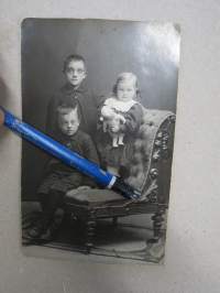 Hauskaa joulua toivoo perheineen Sankari - 1916 -valokuva / postikortti