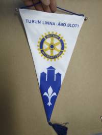 Rotary International Turun Linna - Åbo Slott  -pöytälippu / standaari / viiri
