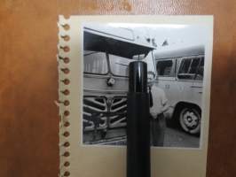 Linja-auto - linja-autot, Ruotsi  (Växjö?) 1940-luku -valokuva  -SJ buss / bussar närä Växjö, 1940-talet i Sverige