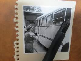 Linja-auto - linja-autot, Ruotsi  (Växjö?) 1940-luku -valokuva  -SJ buss / bussar närä Växjö, 1940-talet i Sverige