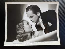 Carole Lombard ja Fredric March - Nothing Sacred -  still- / kaappikuva