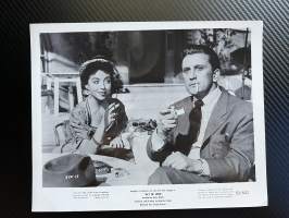 Kirk Douglas - Act of Love - United Artists Corporation -  still- / kaappikuva