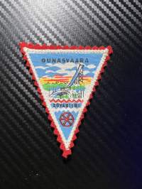 Ounasvaara -kangasmerkki / matkailumerkki / hihamerkki / badge -pohjaväri punainen