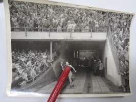 Paavo Nurmi & olympiasoihtu 1952 -valokuva