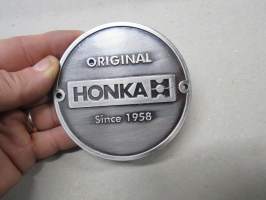Original Honka Since 1958 -mitali, Honkarakenne, valmistajan metallimerkki rakennukseen kiinnitettäväksi tarkoitettu
