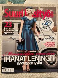 Suuri Käsityö 2009 nr 9, 20-, 50- ja 60-lukujen mekot, Maija Poppasen jakkupuku ja paitapusero, 2 kaava-arkkia