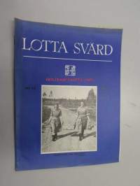 Lotta-Svärd 1942 nr 15 (Unkari, maaseudun näkökulma, toimistolottien työ, säähavaintolotat, Lottahovi ym)