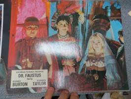 Doctor Faustus (Richard Burton, Elizabeth Taylor) -elokuvan kaappikuva