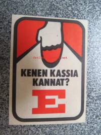 Kenen kassia kannat / E-liike -tarra