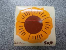Soft - keltainen kukka -1970-luvun sisustustarra